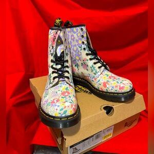🌸🐛Dr Martens 1460 Floral Mash Up size 10 BNIB!!! Women’s.Not worn at all NEW🌸
